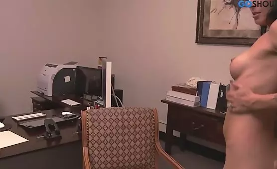 Mature Secretary Desires Intimate Encounters